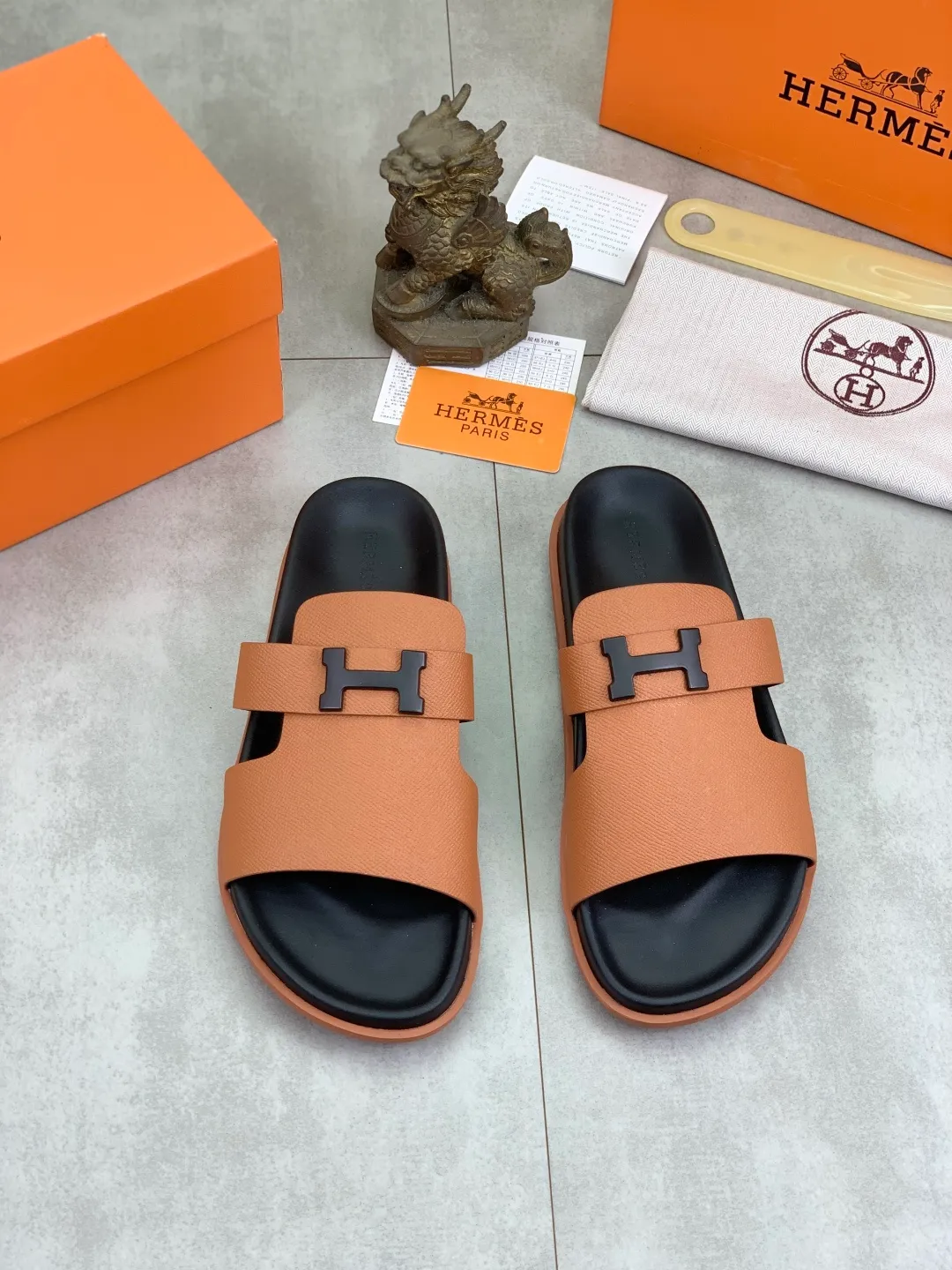 Men's shoes 💰P440 New [HERMES] high-end quality new Hermès slippers, made of imported cross-grain calfskin, wear-resistant and non-slip rubber outsole. Fashionable and elegant code number: 39-44 (38 45 46 customized)
